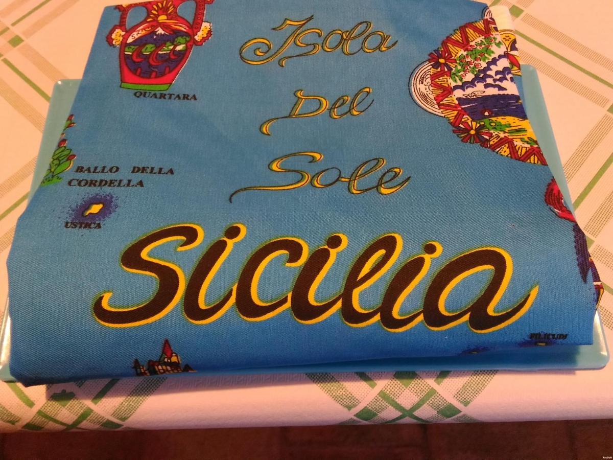 Nake Residenza Artistica Villa SantʼAlfio Exteriör bild