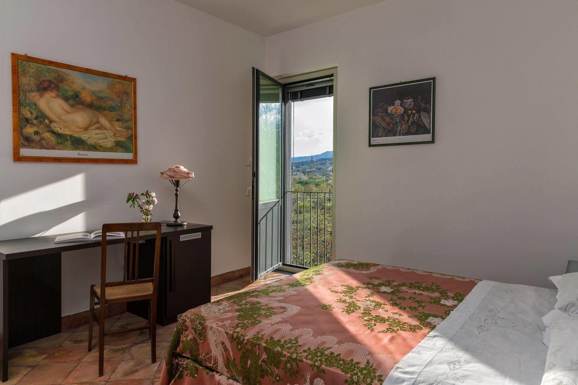 Nake Residenza Artistica Villa SantʼAlfio Exteriör bild