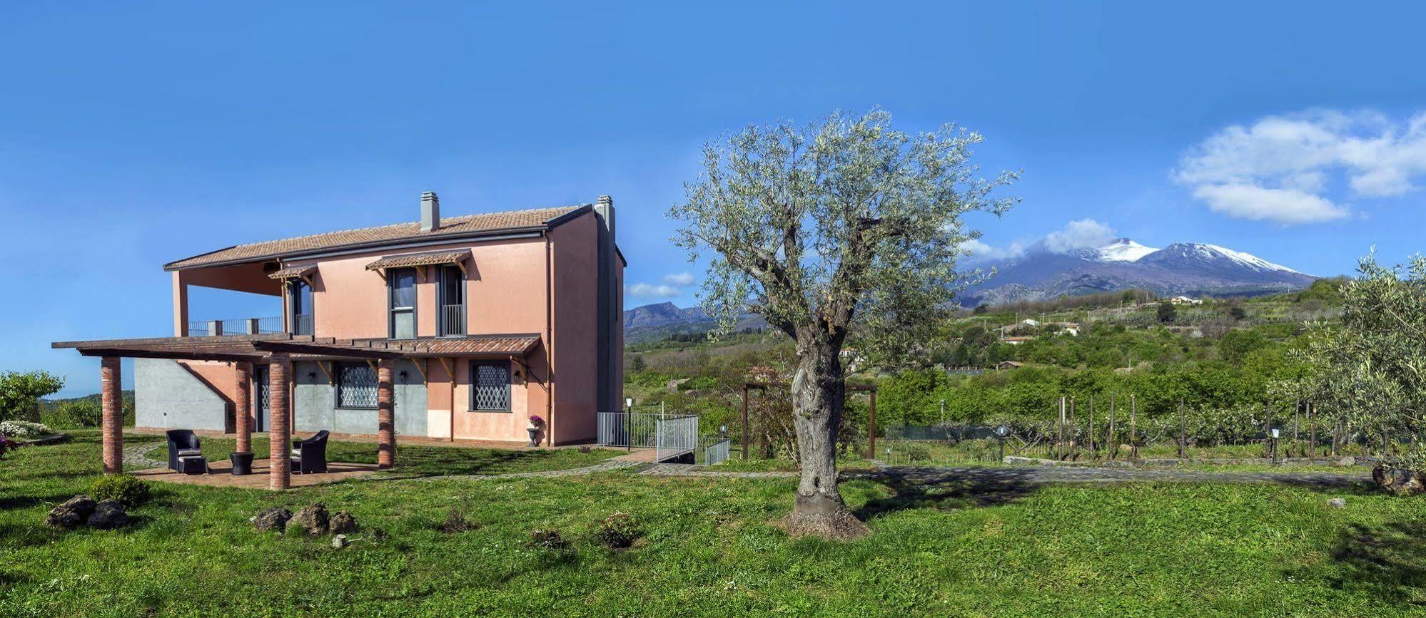 Nake Residenza Artistica Villa SantʼAlfio Exteriör bild