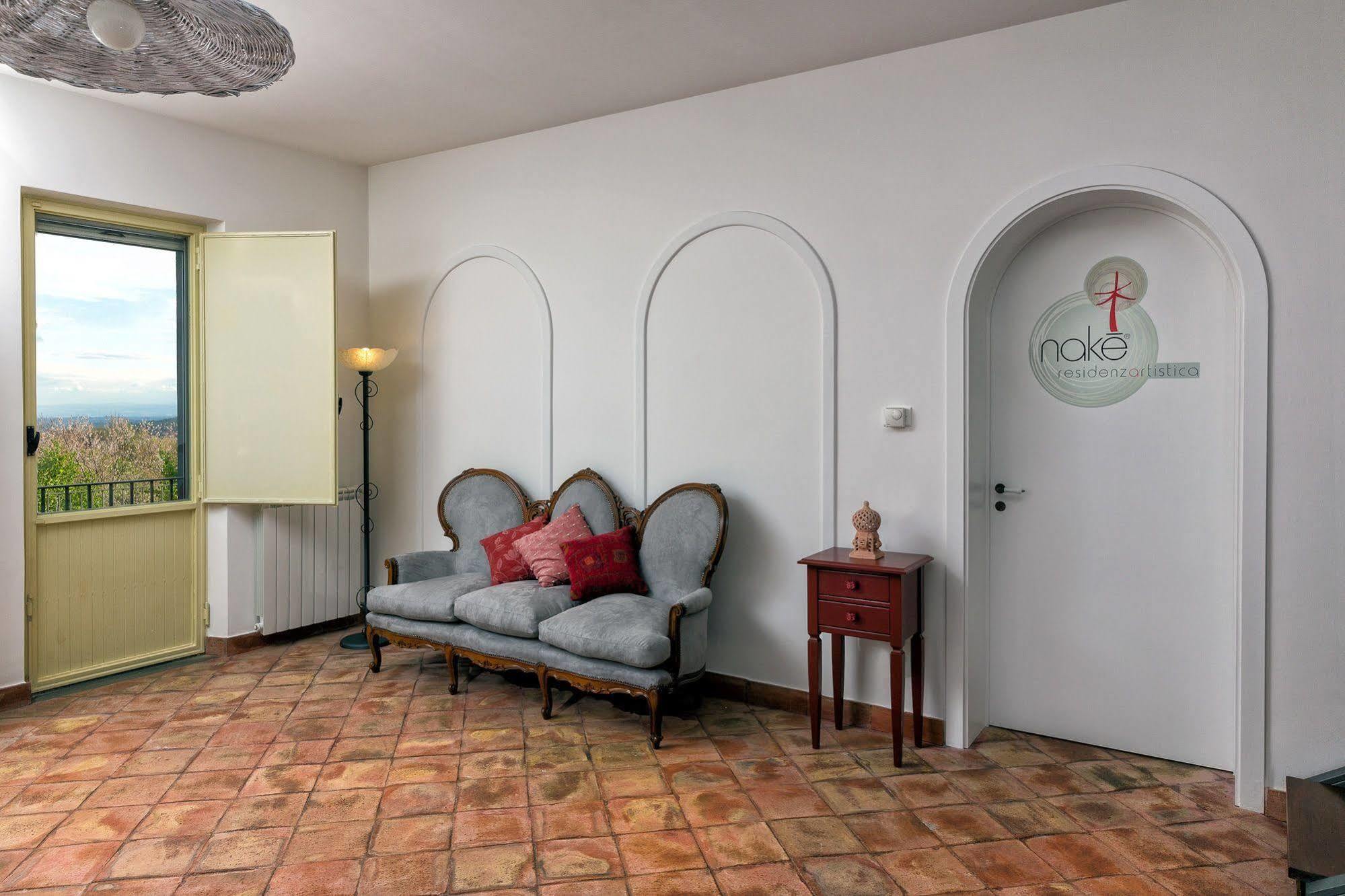 Nake Residenza Artistica Villa SantʼAlfio Exteriör bild