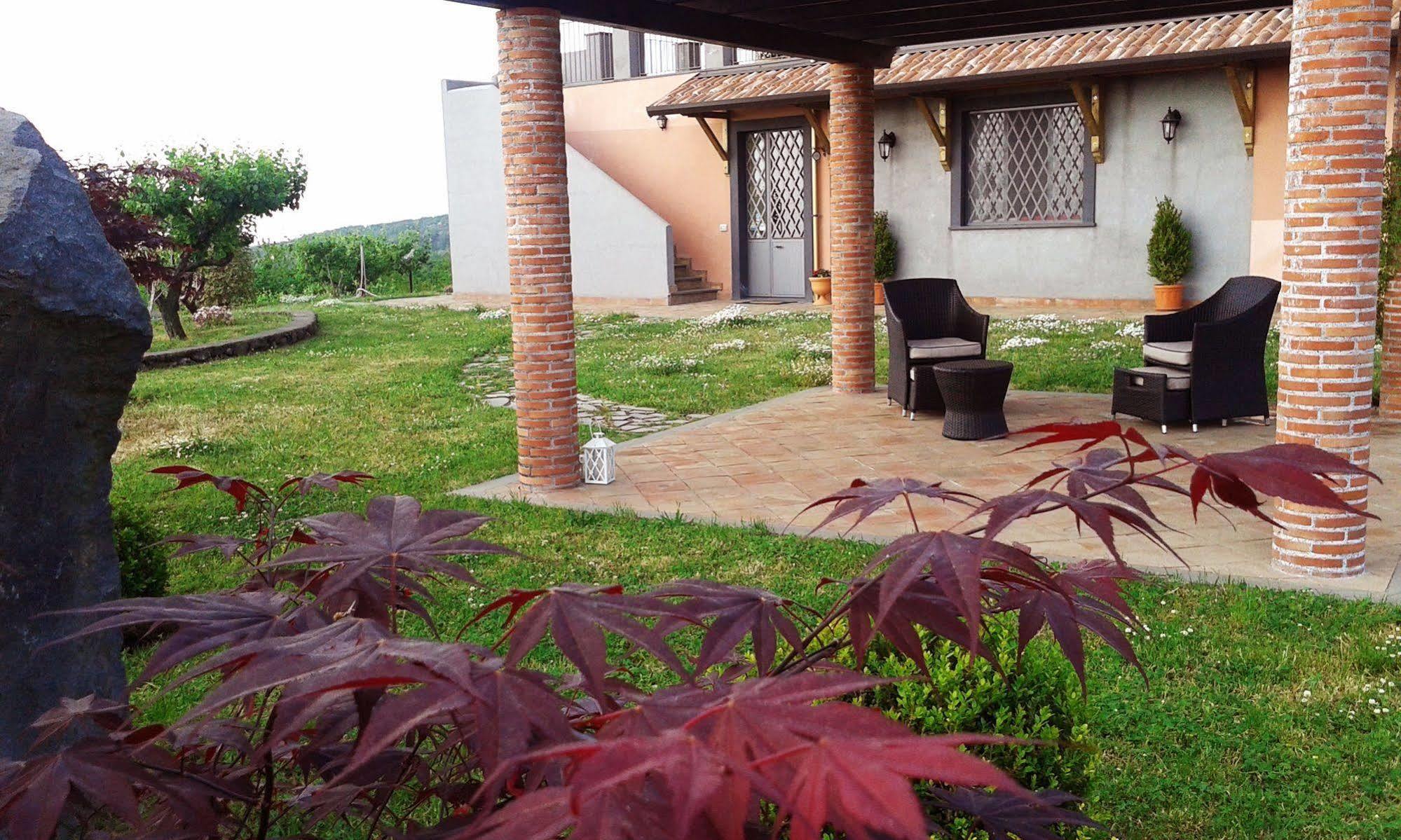 Nake Residenza Artistica Villa SantʼAlfio Exteriör bild